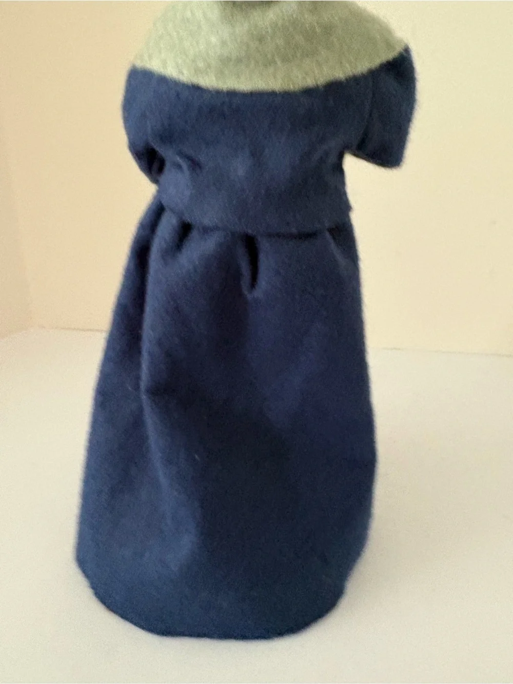 Vintage Byers Choice Lady Caroler Doll. Blue dress w/Green Shawl. 12” on stand.